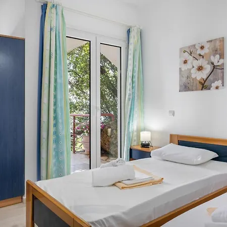 아파트호텔 Miranda 니키아나