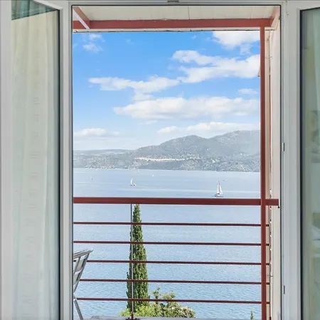 아파트호텔 Miranda 니키아나